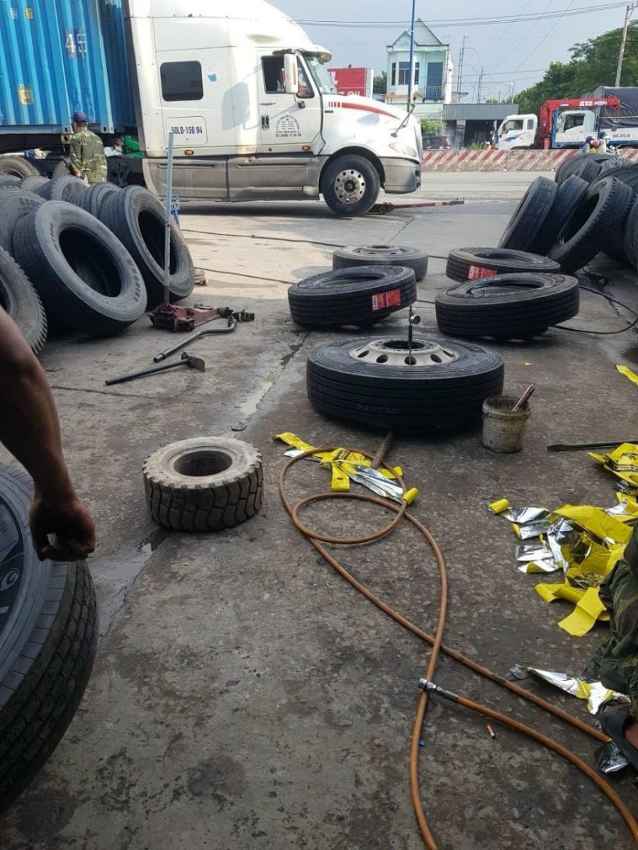 ĐỊA ĐIỂM THAY LỐP XE Ô TÔ CONTAINER Ở ĐÂU TỐT NHẤT?